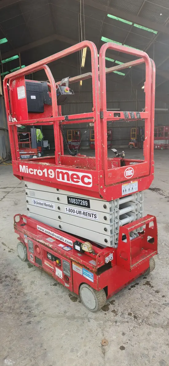 2018 MEC MICRO 19 Scissor Lift