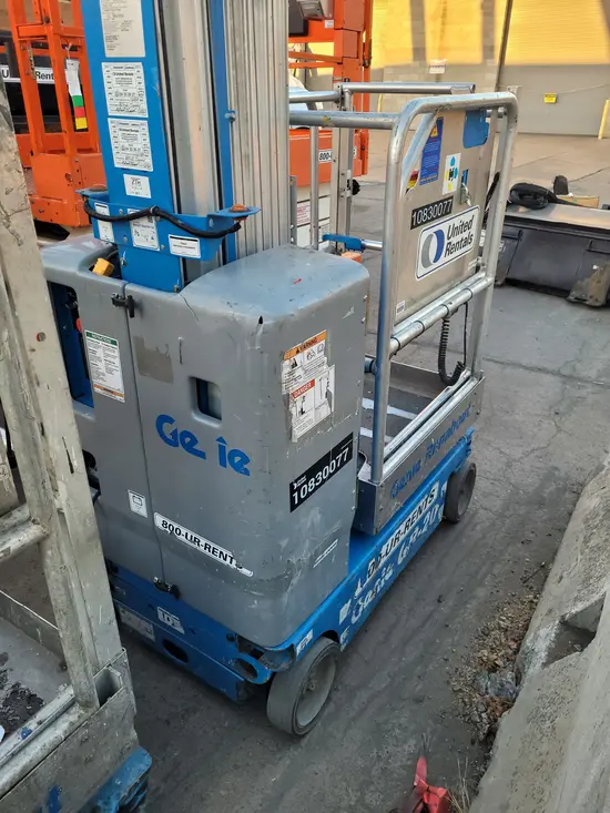 2018 Genie GR-20 Self-Propelled One-Person Lift