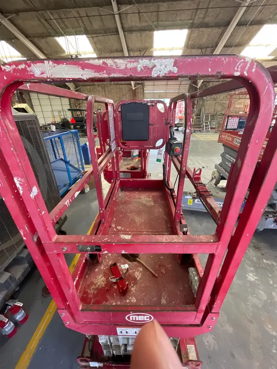 2018 MEC MICRO 19 Scissor Lift