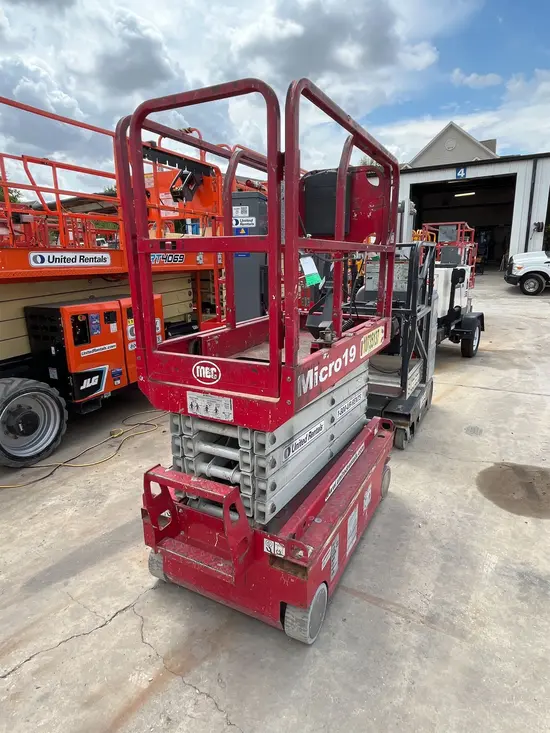 2018 MEC MICRO 19 Scissor Lift