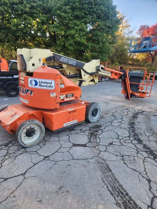 2013 JLG E400AJPN Articulating Boom Lift