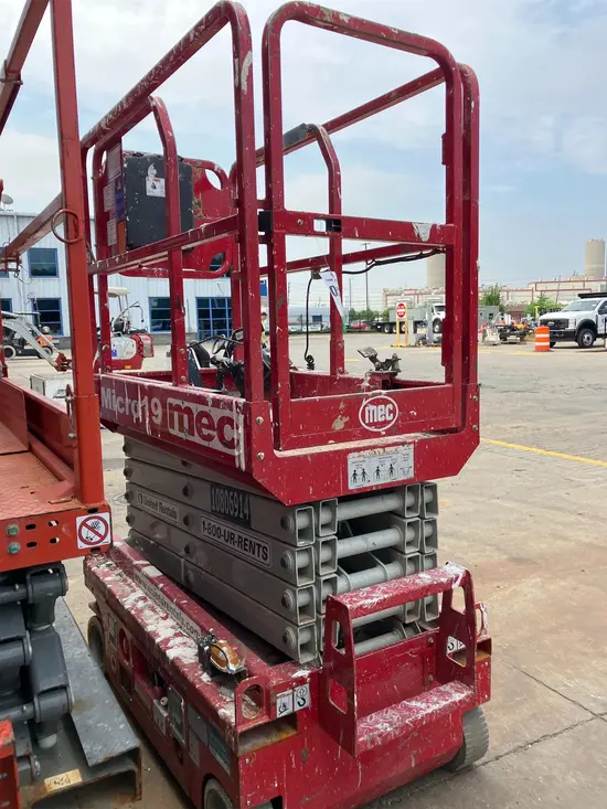 2018 MEC MICRO 19 Scissor Lift