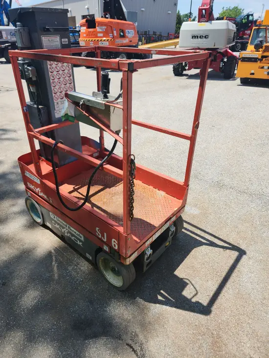 2019 Skyjack SJ16 Self-Propelled One-Person Lift