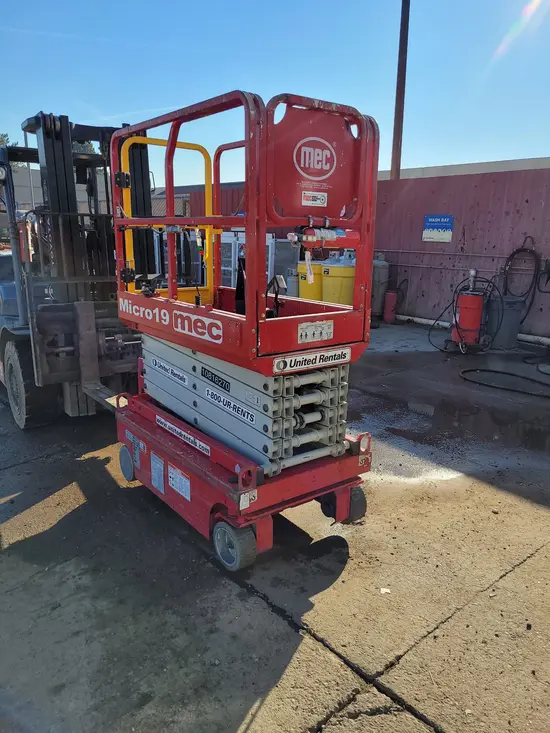 2018 MEC MICRO 19 Scissor Lift