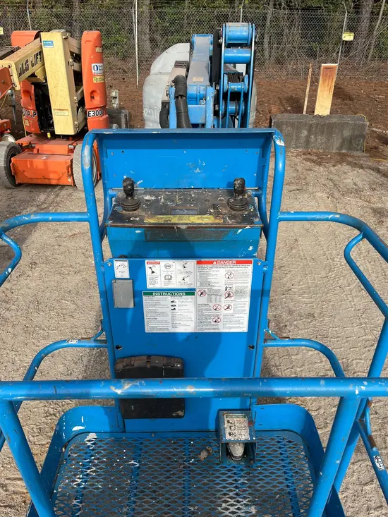 2013 Genie Z-40/23N Articulating Boom Lift