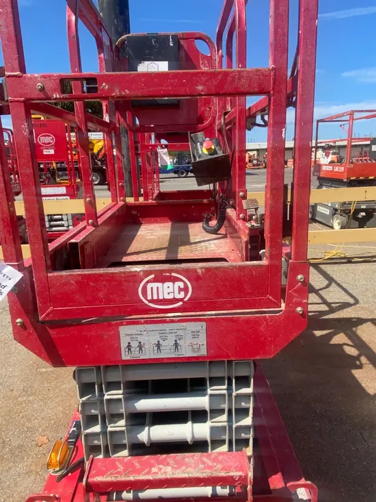 2018 MEC MICRO 19 Scissor Lift