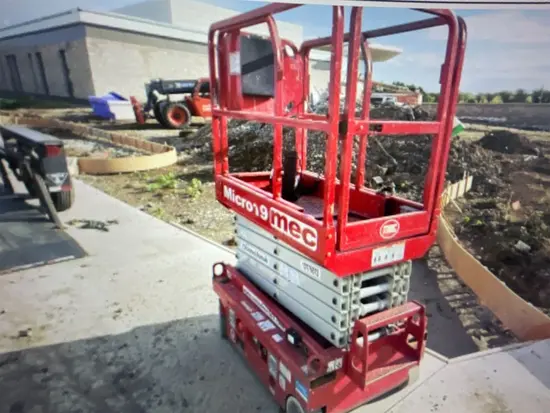 2018 MEC MICRO 19 Scissor Lift