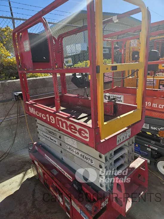 2018 MEC MICRO 19 Scissor Lift