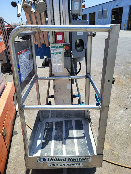 2018 Genie AWP-30SDC Pusharound Lift