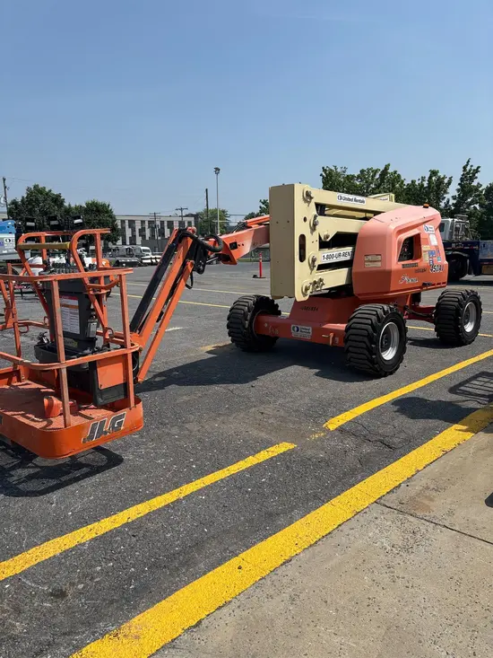 2017 JLG 450AJ Articulating Boom Lift