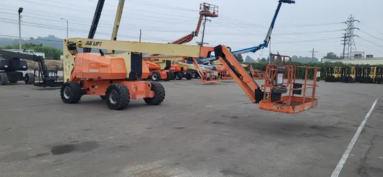 2013 JLG 800AJ Articulating Boom Lift