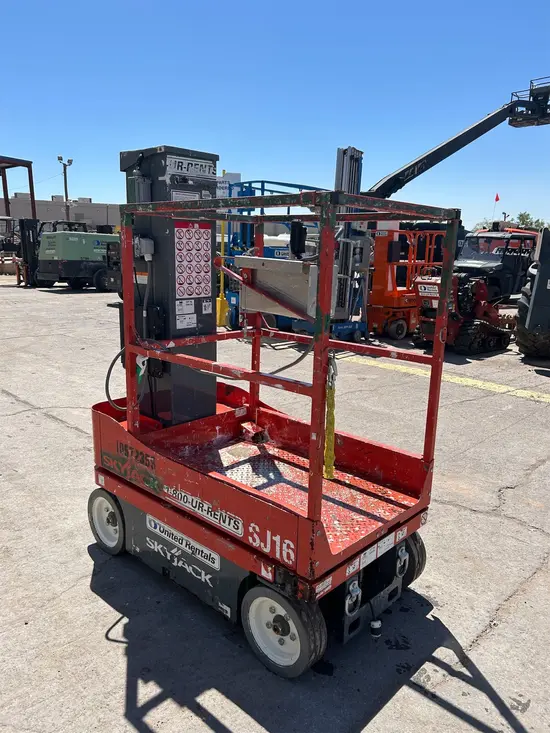 2017 Skyjack SJ16 Self-Propelled One-Person Lift