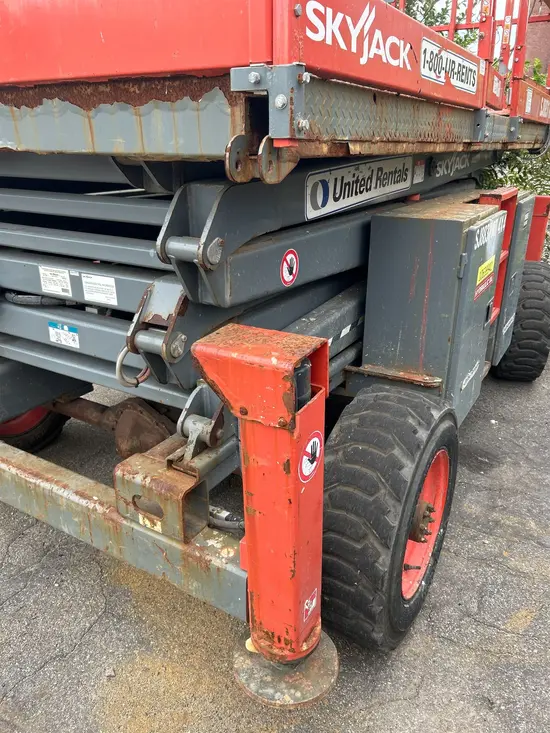 2017 Skyjack SJ8831RT Rough Terrain Scissor Lift