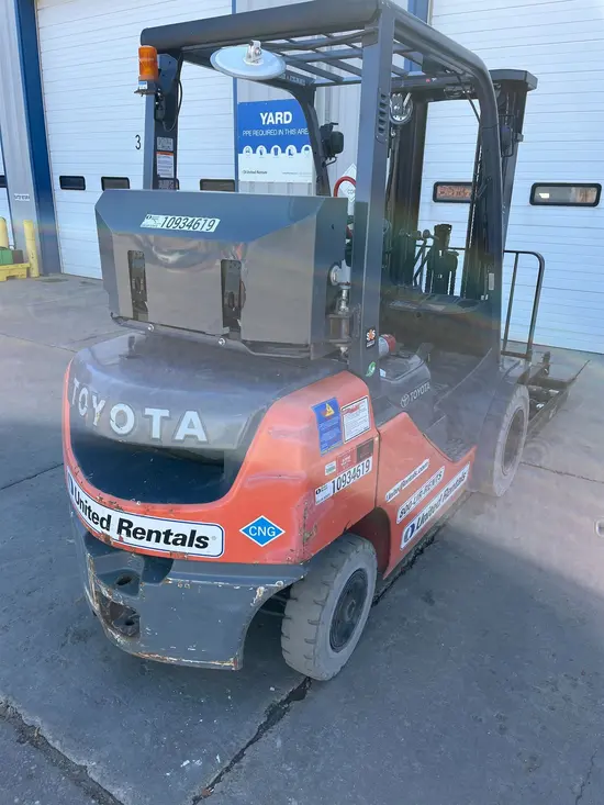 2019 Toyota 8FGU25CNG Warehouse Forklift