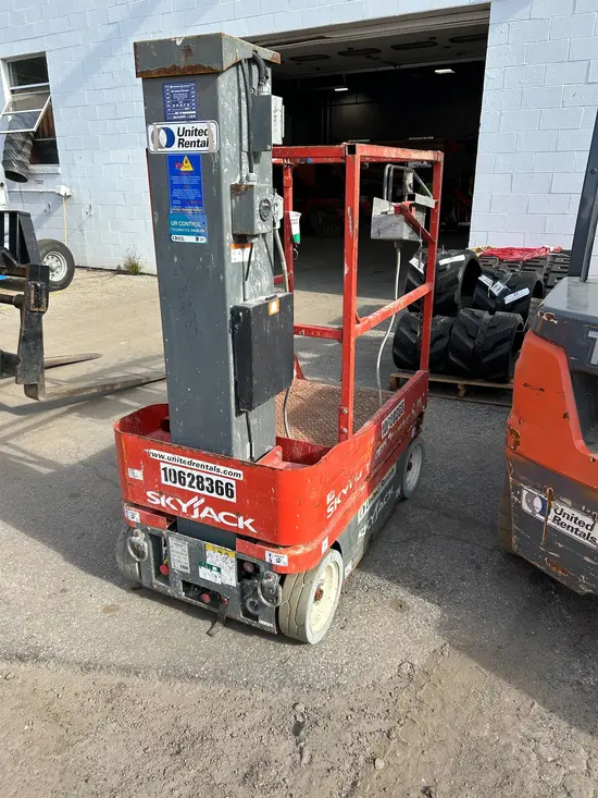 2017 Skyjack SJ12 Self-Propelled One-Person Lift