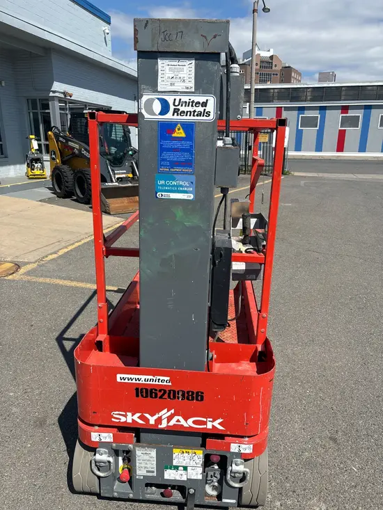 2017 Skyjack SJ12 Self-Propelled One-Person Lift