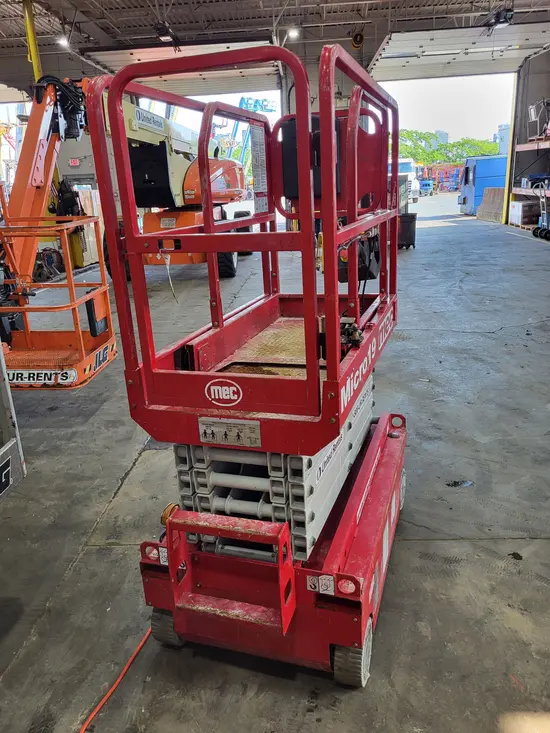 2018 MEC MICRO 19 Scissor Lift