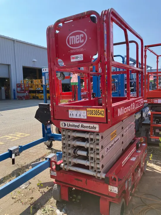 2018 MEC MICRO 19 Scissor Lift