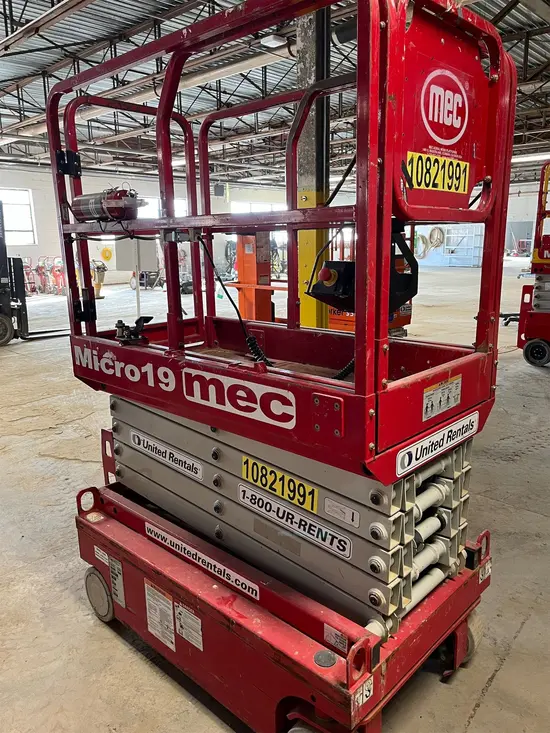 2018 MEC MICRO 19 Scissor Lift