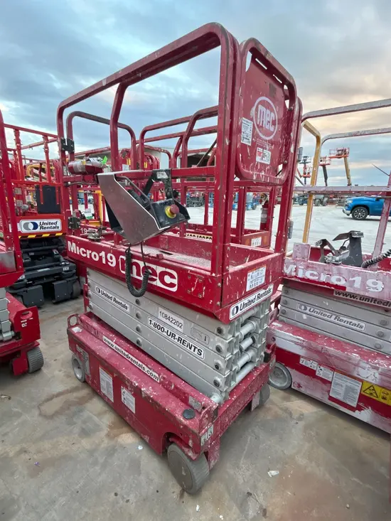 2018 MEC MICRO 19 Scissor Lift