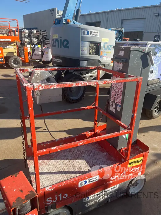 2017 Skyjack SJ16 Self-Propelled One-Person Lift