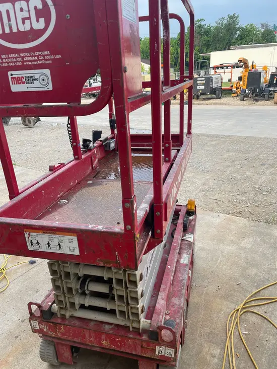 2018 MEC MICRO 19 Scissor Lift