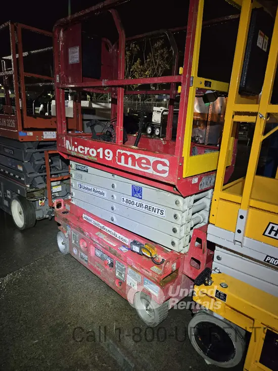 2019 MEC MICRO 19 Scissor Lift