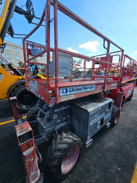 2016 Skyjack SJ6832RT Rough Terrain Scissor Lift