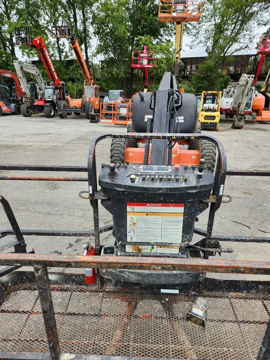 2011 JLG 600AJ Articulating Boom Lift