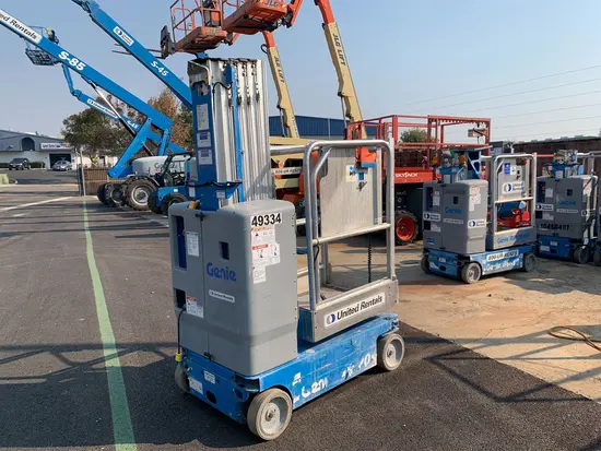 2017 Genie GR-20 Self-Propelled One-Person Lift