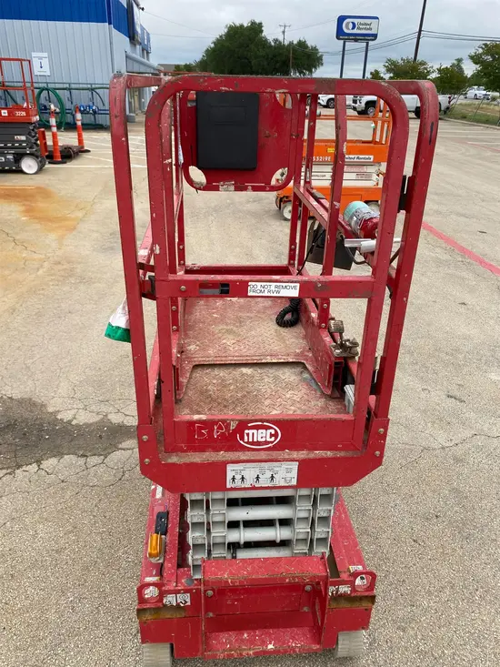 2019 MEC MICRO 19 Scissor Lift