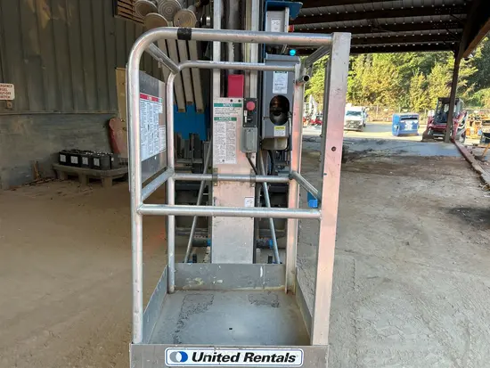 2018 Genie AWP-30SDC Pusharound Lift