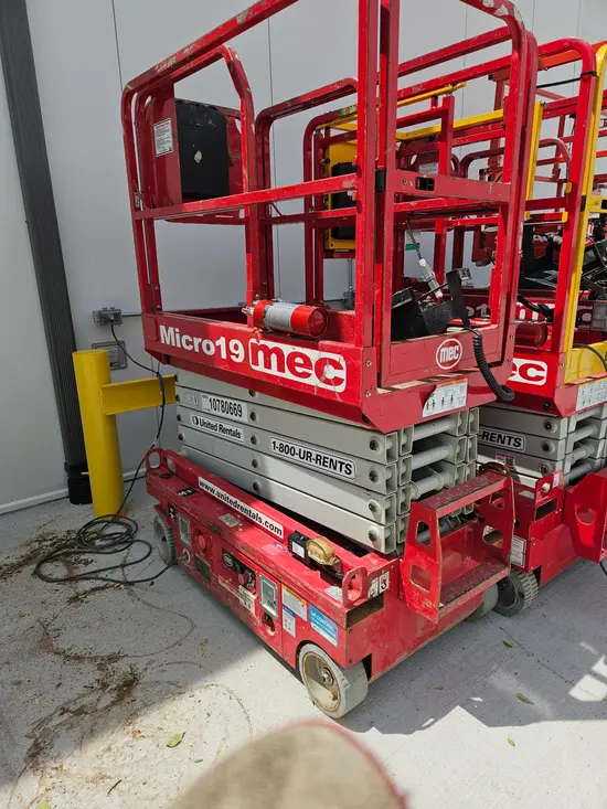 2018 MEC MICRO 19 Scissor Lift