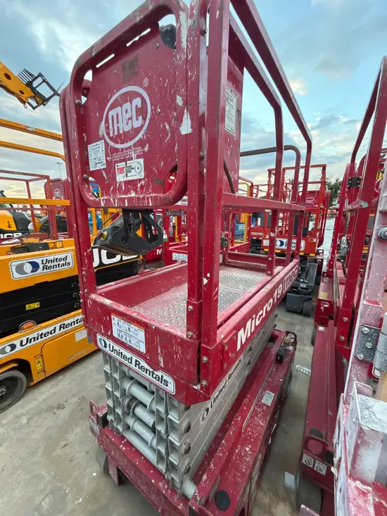 2018 MEC MICRO 19 Scissor Lift