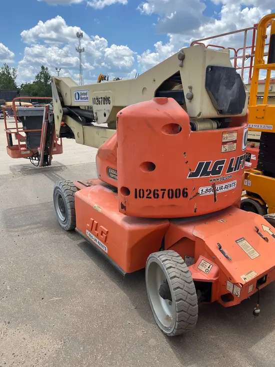 2014 JLG E400AJPN Articulating Boom Lift