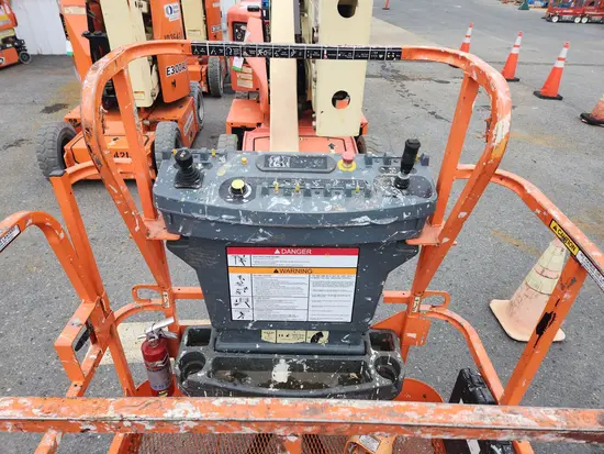 2015 JLG E400AN Articulating Boom Lift