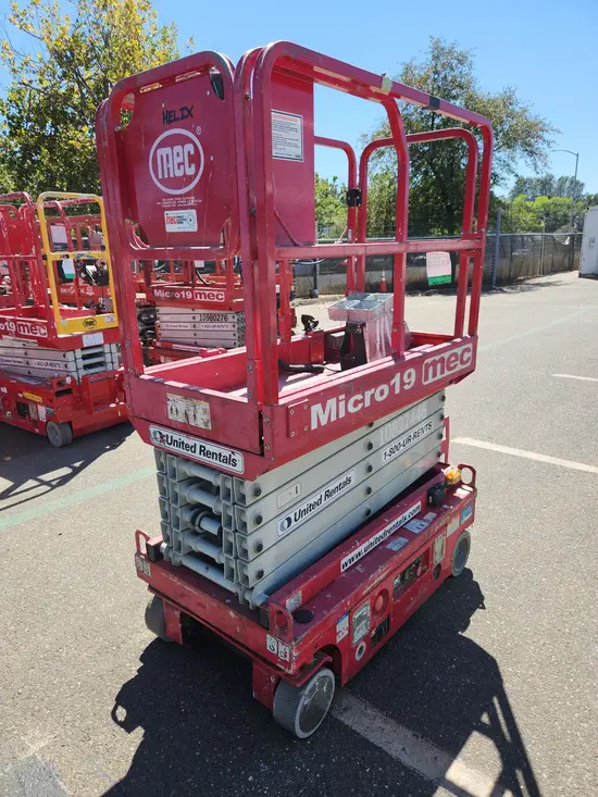 2018 MEC MICRO 19 Scissor Lift