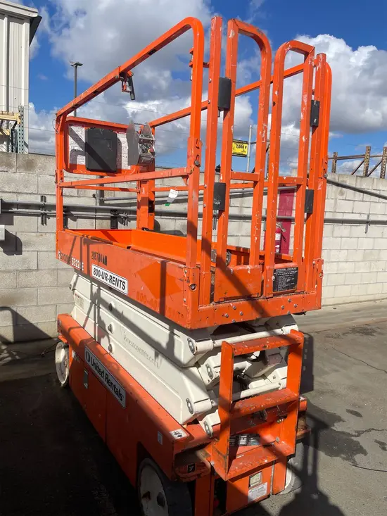 2018 Snorkel S3226E Scissor Lift