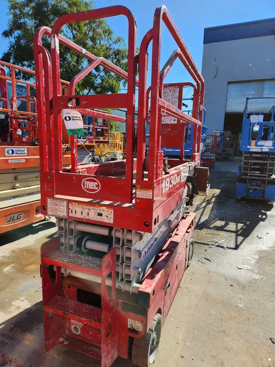 2018 MEC 1930SE Scissor Lift
