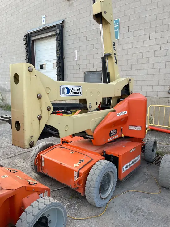 2017 JLG E400AJPN Articulating Boom Lift