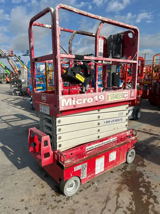 2018 MEC MICRO 19 Scissor Lift