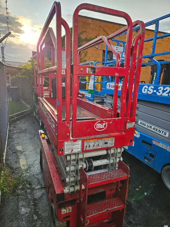 2018 MEC 1930SE Scissor Lift