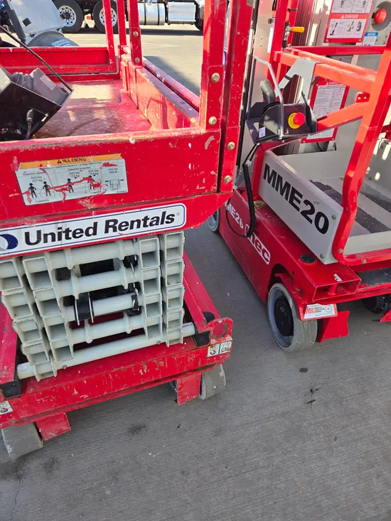 2018 MEC MICRO 19 Scissor Lift