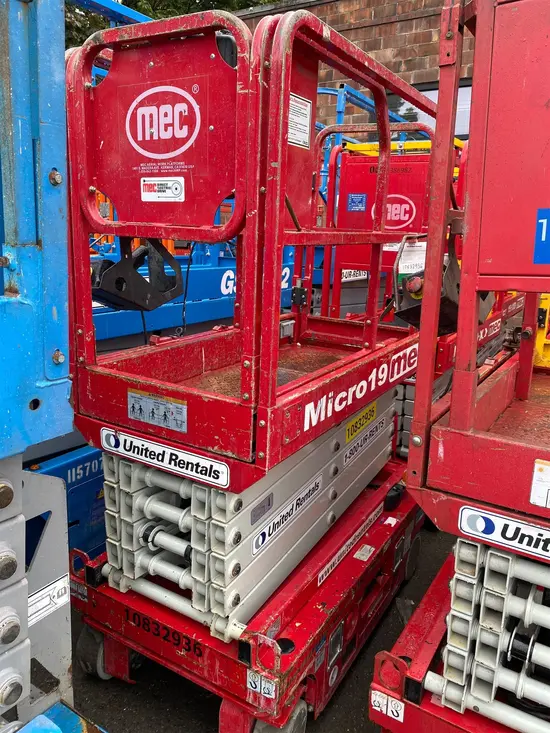 2018 MEC MICRO 19 Scissor Lift