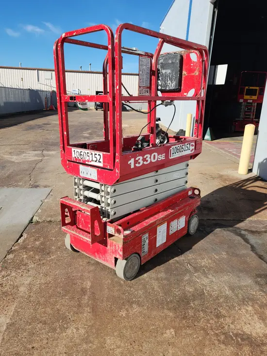 2017 MEC 1330SE Scissor Lift