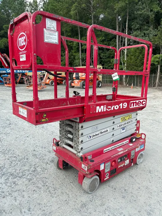2018 MEC MICRO 19 Scissor Lift