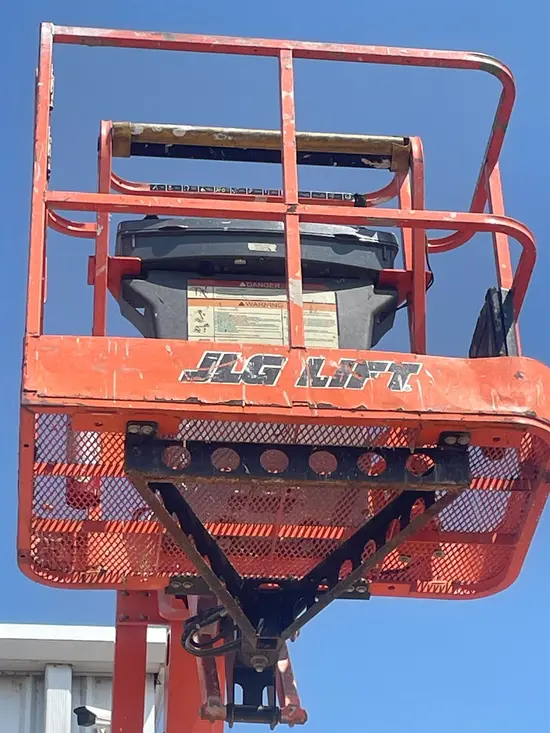 2017 JLG E400AJPN Articulating Boom Lift