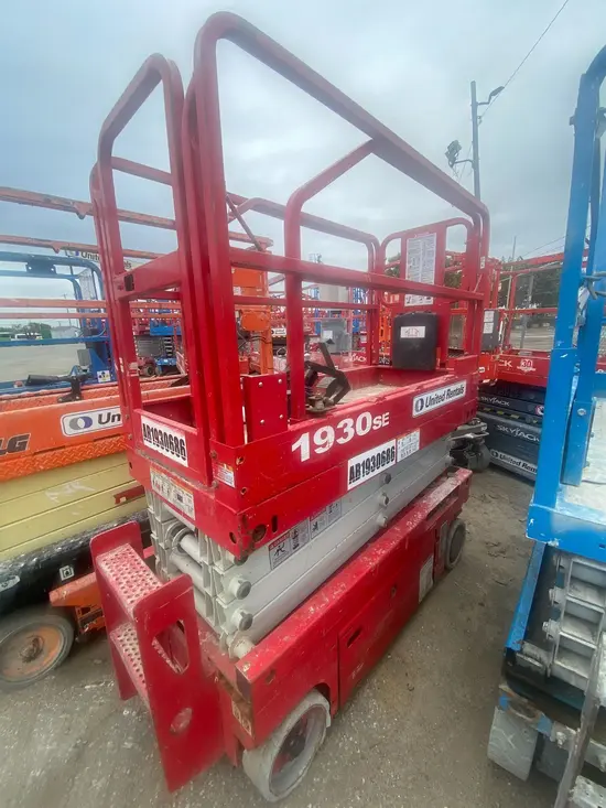 2017 MEC 1930SE Scissor Lift