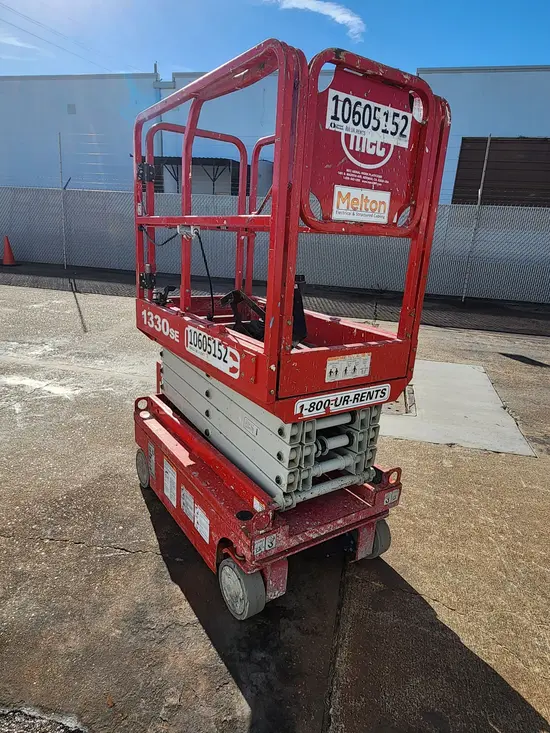 2017 MEC 1330SE Scissor Lift