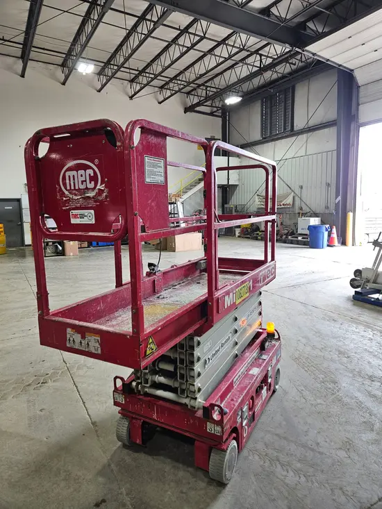 2018 MEC MICRO 19 Scissor Lift
